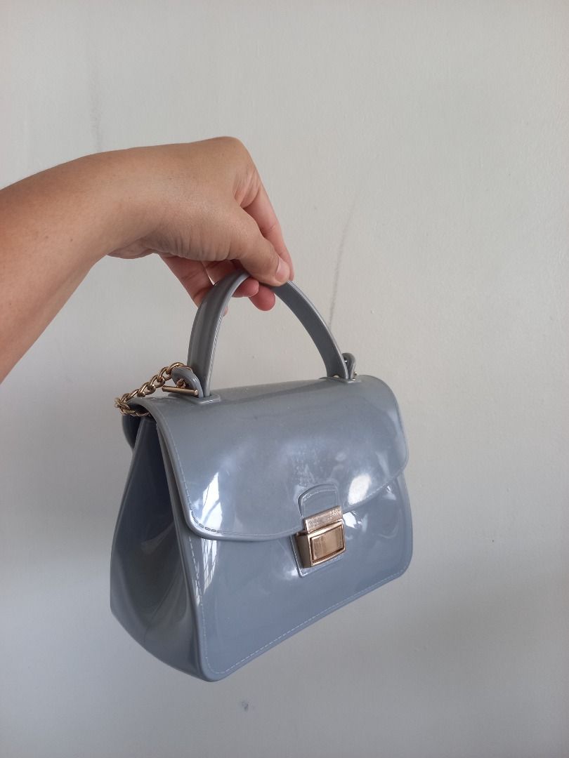 BRANDED JELLY BAG (Category: Cross-body Bags) located in Bulacan. Submitted by mariekitkit (Listing ID 1426997254, Image 2). Description: 𝘋𝘪𝘴𝘤𝘭𝘢𝘪𝘮𝘦𝘳: 𝙏𝙝𝙚 𝙨𝙝𝙤𝙥 𝙢𝙖𝙧𝙞𝙚𝙠𝙞𝙩𝙠𝙞𝙩 𝘢𝘳𝘦 𝘯𝘰𝘵 𝘢𝘴𝘴𝘰𝘤𝘪𝘢𝘵𝘦𝘥 𝘰𝘳 𝘢𝘧𝘧𝘪𝘭𝘪𝘢𝘵𝘦𝘥 𝘸𝘪𝘵𝘩 𝘢𝘯𝘺 𝘰𝘧 𝘵𝘩𝘦 𝘣𝘳𝘢𝘯𝘥𝘴 𝘧𝘦𝘢𝘵𝘶𝘳𝘦𝘥.𝘈𝘭𝘭 𝘵𝘳𝘢𝘥𝘦𝘮𝘢𝘳𝘬𝘴, 𝘭𝘰𝘨𝘰𝘴 𝘢𝘯𝘥 𝘤𝘰𝘱𝘺𝘳𝘪𝘨𝘩𝘵𝘴 𝘳𝘦𝘴𝘦𝘳𝘷𝘦𝘥 𝘵𝘰 𝘵𝘩𝘦 𝘰𝘳𝘪𝘨𝘪𝘯𝘢𝘭 𝘣𝘳𝘢𝘯𝘥 𝘰𝘸𝘯�