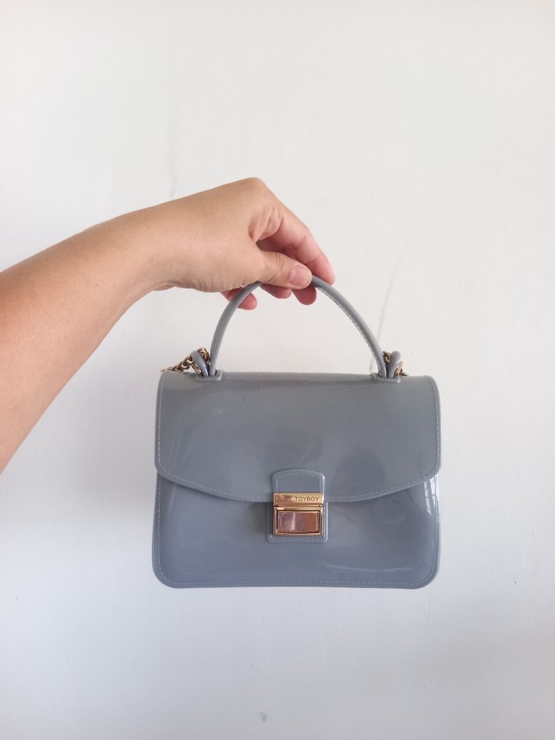 BRANDED JELLY BAG (Category: Cross-body Bags) located in Bulacan. Submitted by mariekitkit (Listing ID 1426997254, Image 1). Description: 𝘋𝘪𝘴𝘤𝘭𝘢𝘪𝘮𝘦𝘳: 𝙏𝙝𝙚 𝙨𝙝𝙤𝙥 𝙢𝙖𝙧𝙞𝙚𝙠𝙞𝙩𝙠𝙞𝙩 𝘢𝘳𝘦 𝘯𝘰𝘵 𝘢𝘴𝘴𝘰𝘤𝘪𝘢𝘵𝘦𝘥 𝘰𝘳 𝘢𝘧𝘧𝘪𝘭𝘪𝘢𝘵𝘦𝘥 𝘸𝘪𝘵𝘩 𝘢𝘯𝘺 𝘰𝘧 𝘵𝘩𝘦 𝘣𝘳𝘢𝘯𝘥𝘴 𝘧𝘦𝘢𝘵𝘶𝘳𝘦𝘥.𝘈𝘭𝘭 𝘵𝘳𝘢𝘥𝘦𝘮𝘢𝘳𝘬𝘴, 𝘭𝘰𝘨𝘰𝘴 𝘢𝘯𝘥 𝘤𝘰𝘱𝘺𝘳𝘪𝘨𝘩𝘵𝘴 𝘳𝘦𝘴𝘦𝘳𝘷𝘦𝘥 𝘵𝘰 𝘵𝘩𝘦 𝘰𝘳𝘪𝘨𝘪𝘯𝘢𝘭 𝘣𝘳𝘢𝘯𝘥 𝘰𝘸𝘯�