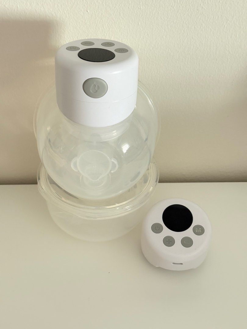 Breast Pump (Category: Breastfeeding & Bottle Feeding) located in Quezon City. Submitted by etceterass (Listing ID 1426966890, Image 2). Description: Pinadala lang sakin from dubai. Not sure sa brand pero malakas suction nya kahit hanggang level 9 lang sya. 2 modes 300 each.