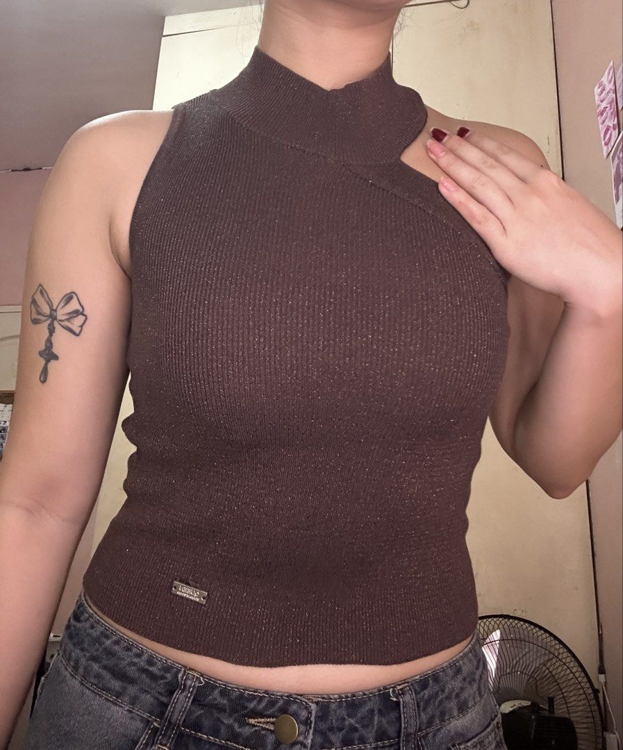 Brown knitted y2k 2000s asymmetrical Halter Top (Category: Sleeveless) located in Manila. Submitted by vivistwin (Listing ID 1426966004, Image 3). Description: - fabric also has shimmer.