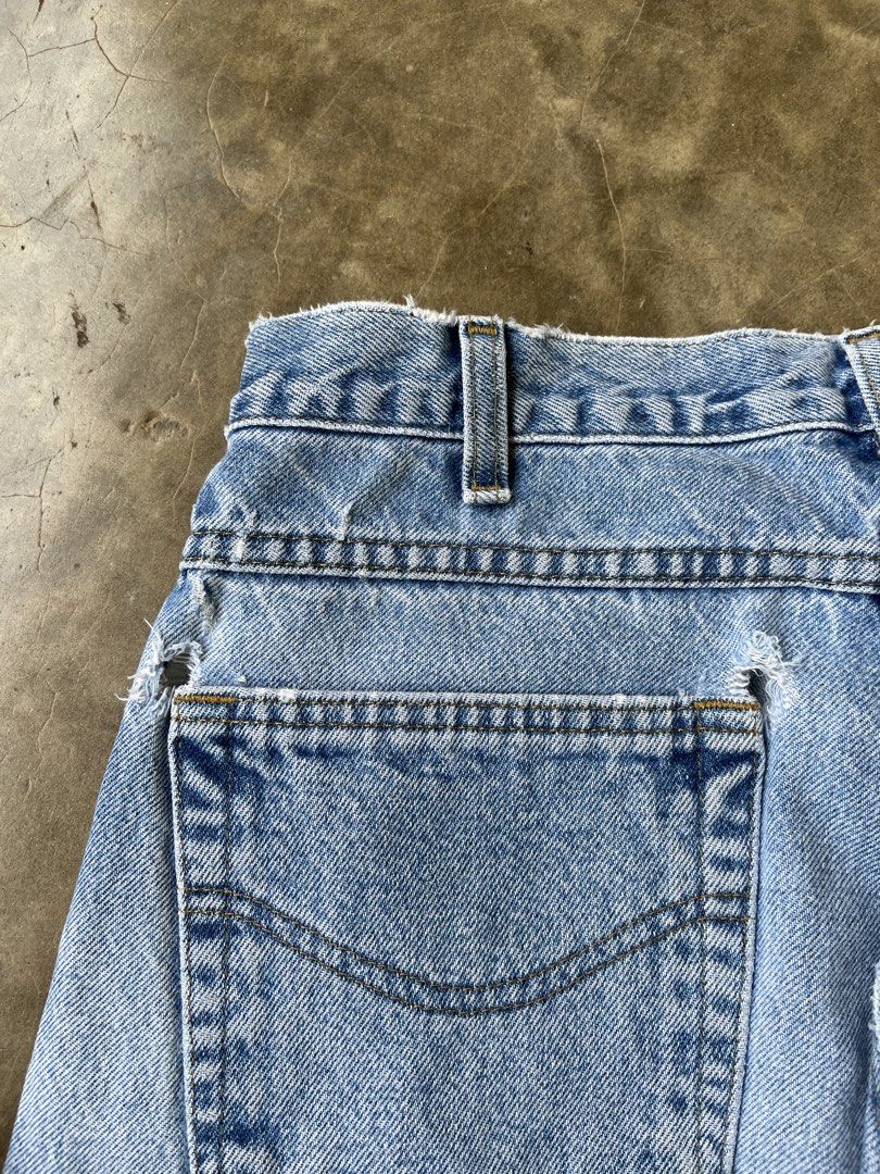 Carhartt Denim Pants (Category: Jeans) located in Iriga City. Submitted by kanakokadto_ (Listing ID 1426987120, Image 3). Description: Carhartt Denim Pants🔨 Waist: 33 inches Length: 43 inches Leg Opening: 15 inches Holes at the rear. .