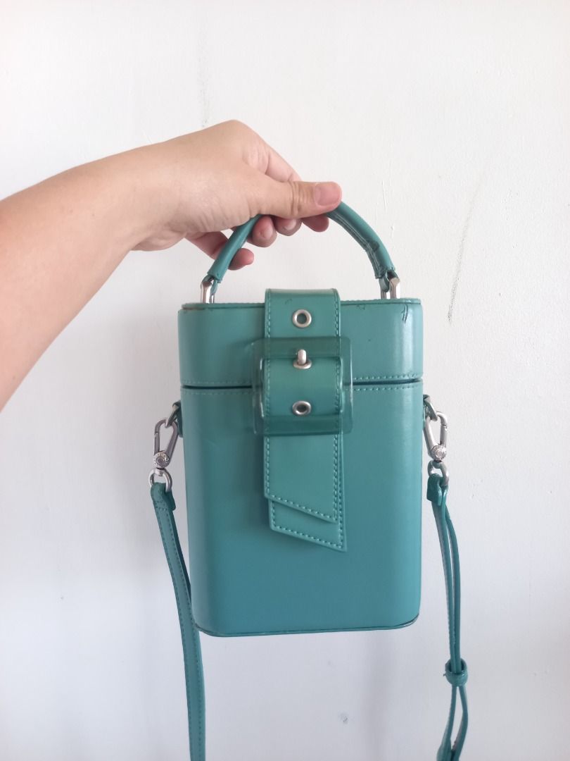 Charles & Keith Statement Buckle Top Handle Bag (Category: Cross-body Bags) located in Bulacan. Submitted by mariekitkit (Listing ID 1427021525, Image 2). Description: 𝘋𝘪𝘴𝘤𝘭𝘢𝘪𝘮𝘦𝘳: 𝙏𝙝𝙚 𝙨𝙝𝙤𝙥 𝙢𝙖𝙧𝙞𝙚𝙠𝙞𝙩𝙠𝙞𝙩 𝘢𝘳𝘦 𝘯𝘰𝘵 𝘢𝘴𝘴𝘰𝘤𝘪𝘢𝘵𝘦𝘥 𝘰𝘳 𝘢𝘧𝘧𝘪𝘭𝘪𝘢𝘵𝘦𝘥 𝘸𝘪𝘵𝘩 𝘢𝘯𝘺 𝘰𝘧 𝘵𝘩𝘦 𝘣𝘳𝘢𝘯𝘥𝘴 𝘧𝘦𝘢𝘵𝘶𝘳𝘦𝘥.𝘈𝘭𝘭 𝘵𝘳𝘢𝘥𝘦𝘮𝘢𝘳𝘬𝘴, 𝘭𝘰𝘨𝘰𝘴 𝘢𝘯𝘥 𝘤𝘰𝘱𝘺𝘳𝘪𝘨𝘩𝘵𝘴 𝘳𝘦𝘴𝘦𝘳𝘷𝘦𝘥 𝘵𝘰 𝘵𝘩𝘦 𝘰𝘳�