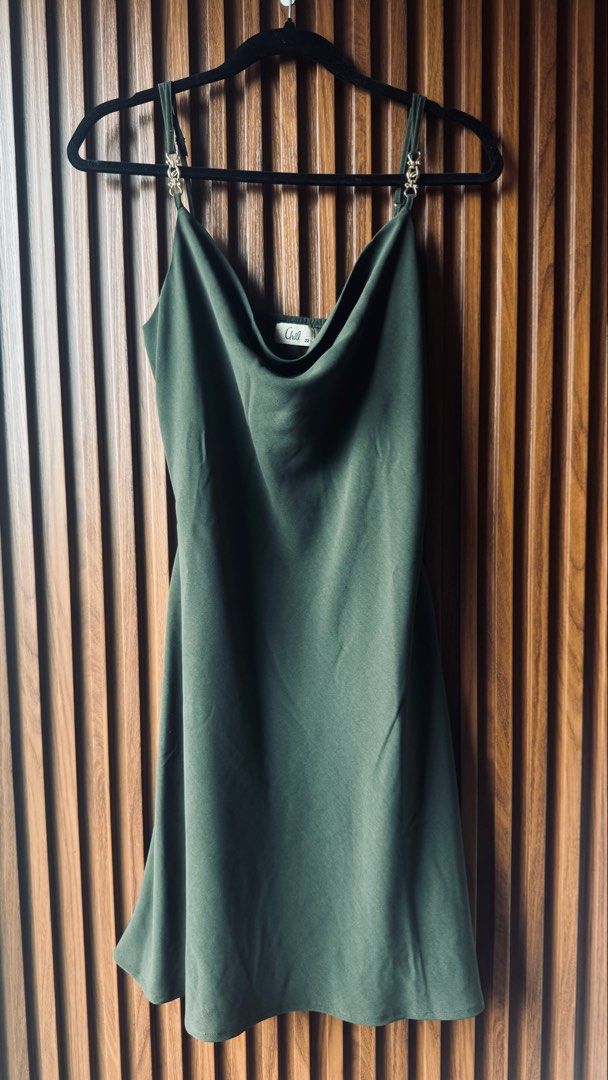 Chill Green Dress Size 22 (Category: Dresses) located in Pasig City. Submitted by angosays (Listing ID 1427052327, Image 1). Description: Used once only Best fits M-L.