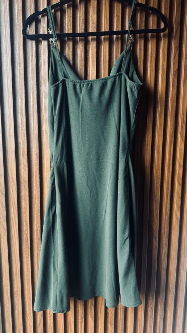Chill Green Dress Size 22 (Category: Dresses) located in Pasig City. Submitted by angosays (Listing ID 1427052327, Image 3). Description: Used once only Best fits M-L.