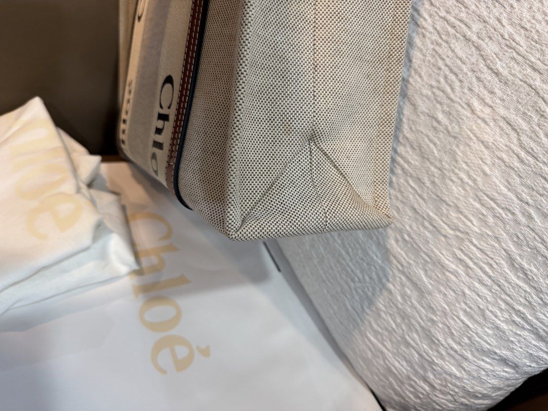 Chloe Woody Tote Bag (Category: Luxury Bags & Wallets) located in Paranaque City. Submitted by dlp0830 (Listing ID 1427091431, Image 3). Description: Preloved in Like New Condition. Used only twice. Complete inclusions with receipts. Guaranteed Authentic Rfs: Downsizing my personal Bag collection .