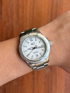 (Category: ) located in . Submitted by lucas_luxuries (Listing ID 1427054574, Image 1). Description: .
