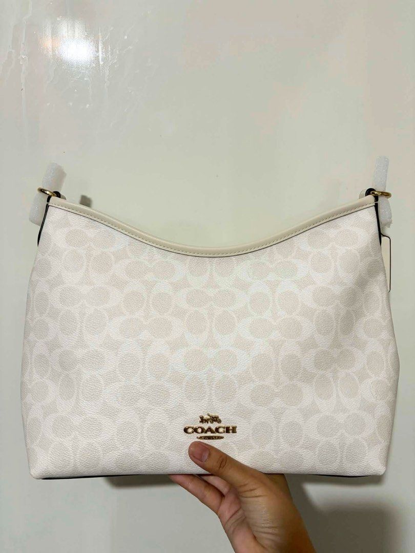 Coach laurel glacier white signature (Category: Luxury Bags & Wallets) located in Quezon City. Submitted by aloracollections_ (Listing ID 1427109697, Image 1). Description: .