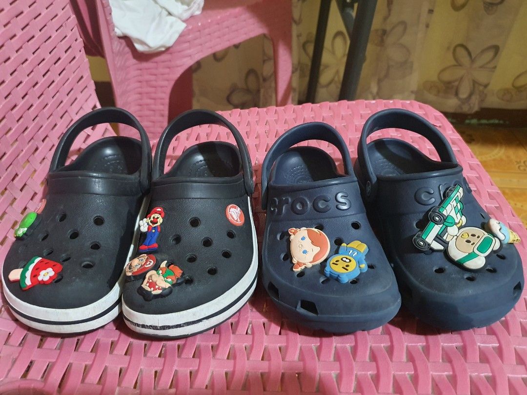 Crocs Original C10 2 pairs free shipping (Category: Babies & Kids Fashion) located in Cabanatuan. Submitted by mikaela_karla (Listing ID 1427089222, Image 1). Description: parehong C10 ang size pero mas malaki yung black. 2pcs for 550 nalang kung di maselan pwede pa pang mall, pero kung maselan pang araw-araw nalang. palitin na yung jibits diko na tinanggal, marami po sa orange apps mura lang😊 Original Crocs free shipping pa..