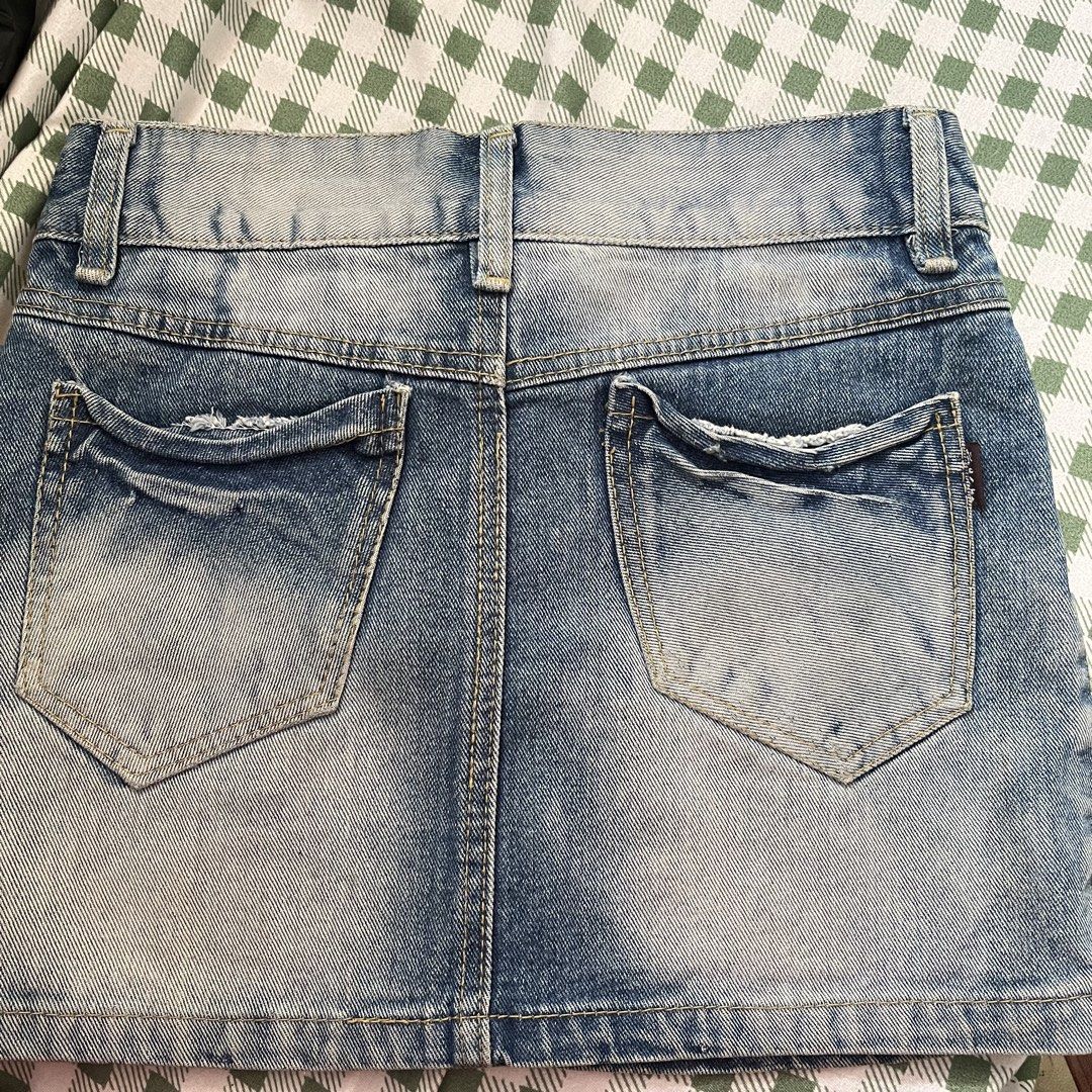 Denim Mini Skirt Vintage (Category: Skirts) located in Valenzuela. Submitted by lvc.d (Listing ID 1427039322, Image 3). Description: .
