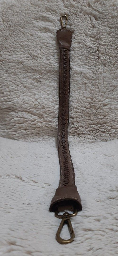 Distressed Leather Bag Strap with Braided Detail (Category: Shoulder Bags) located in Quezon City. Submitted by msgoldsgem (Listing ID 1427013195, Image 1). Description: Php 1,500 pesos plus shipping fee 💯 Genuine Italian Distressed Leather Bag Strap 💯 Brand New 💯 Made in Italy 📌 24 inches length, brown color ✅ Washed Leather and vintage look ✅ Handcrafted in real italian distressed leather 🚗 On hand and ready to ship 📸 Actual photos posted