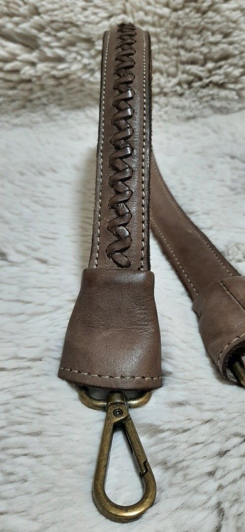 Distressed Leather Bag Strap with Braided Detail (Category: Shoulder Bags) located in Quezon City. Submitted by msgoldsgem (Listing ID 1427013195, Image 3). Description: Php 1,500 pesos plus shipping fee 💯 Genuine Italian Distressed Leather Bag Strap 💯 Brand New 💯 Made in Italy 📌 24 inches length, brown color ✅ Washed Leather and vintage look ✅ Handcrafted in real italian distressed leather 🚗 On hand and ready to ship 📸 Actual photos posted