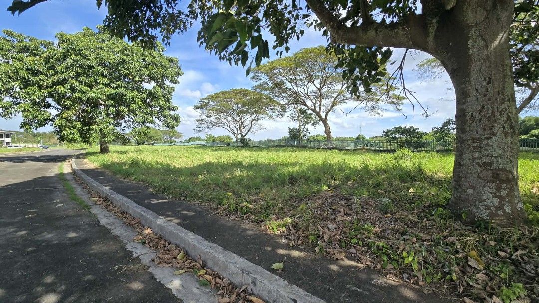 EAGLE RIDGE FAIRWAY LOT 746sqm (Category: Lot) located in Quezon City. Submitted by marthemarx (Listing ID 1244918662, Image 3). Description: THE EAGLE RIDGE RESIDENTIAL ESTATES General Trias, Cavite FAIRWAY LOT beside Golf Course 746sqm Direct Seller/Owner Not Agent CLEAN TITLE -*-*-*-*-*-*-*-*-*-*-*-*-*-*-*-* CGT, Transfer and other docs - Buyer -*-*-*-*-*-*-*-*-*-*-*-*-*-*-*-* Golf membership not included. Separate deed of sale. CASH ONLY NEGO