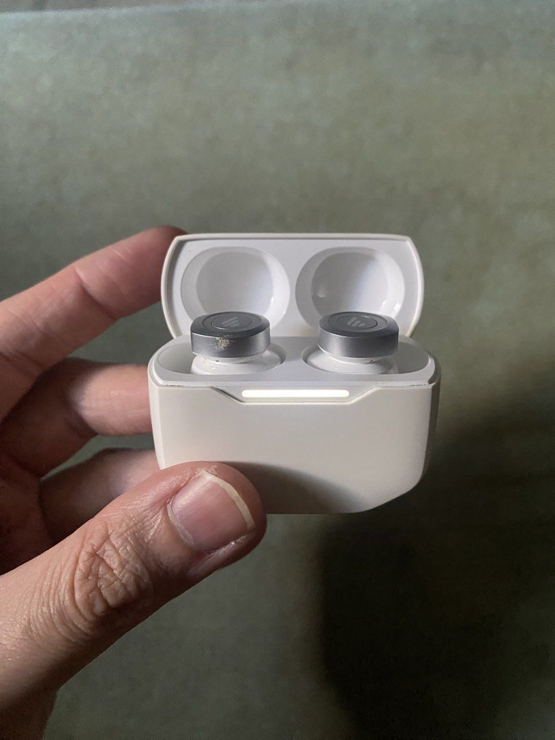 Edifier 240TN (White) (Category: Earphones) located in Calamba. Submitted by alaricdragumir (Listing ID 1427042086, Image 2). Description: FOR SALE ONLY: Edifier 240TN (White) -can pass as Brand New (only tried it for a week then never used again) -earbuds both clean and 100% working -charging case clean and 100% working -no problems pairing with devices -complete accessories: charging cable, unused extra eartips, papers Meetups: -Nuvali, Laguna 