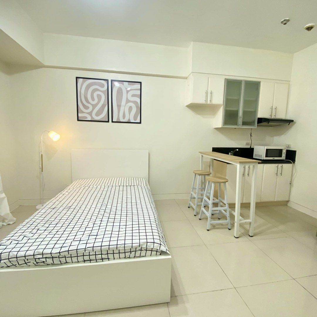 For Rent - Studio Unit (Category: Apartments & Condos) located in Marikina City. Submitted by lifescape (Listing ID 1427151636, Image 1). Description: ✨ COZY STUDIO UNIT — READY FOR OCCUPANCY 📍 Mc Kinley - Morgan Residence | 25 sqm Studio 💰 ₱20,000/month — association dues included! Bright, clean, fully furnished studio — everything you need, just bring your bags! 🛏️ ✅ Aircon ✅ Washing Machine ✅ Microwave ✅ TV ✅ Bed ✅ Shower Heater ✅ Bar stool