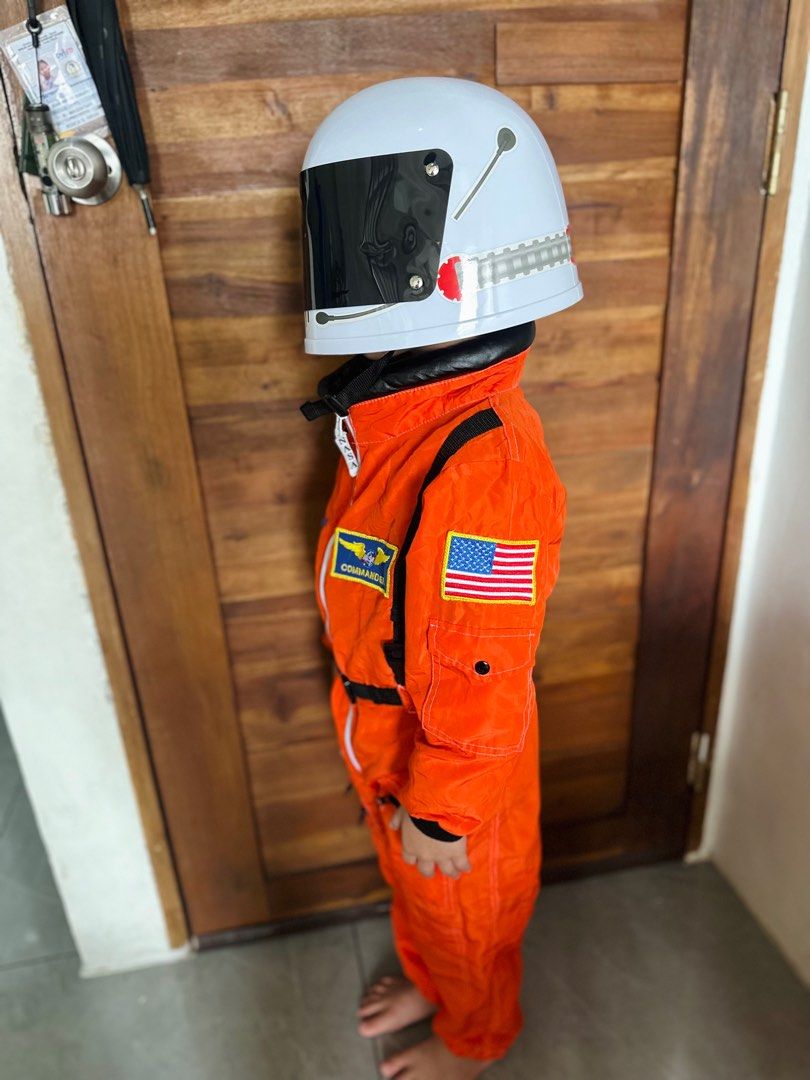FOR RENT Astronaut costume (Category: Babies & Kids Fashion) located in Manila. Submitted by AngelResty (Listing ID 1427016822, Image 2). Description: 250 rent plus 200 security deposit Around Manila only .