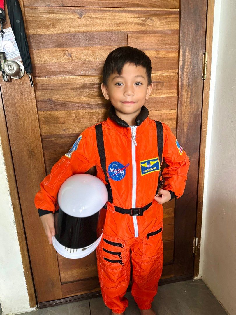 FOR RENT Astronaut costume (Category: Babies & Kids Fashion) located in Manila. Submitted by AngelResty (Listing ID 1427016822, Image 1). Description: 250 rent plus 200 security deposit Around Manila only .