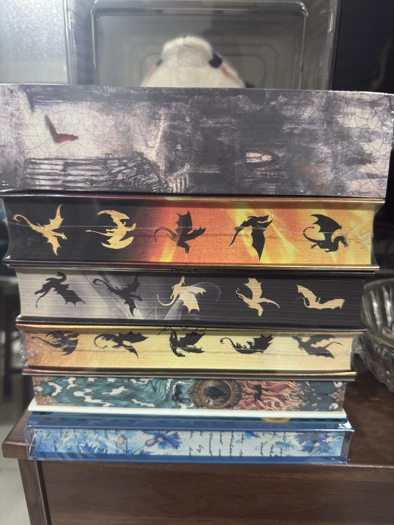 Fourth Wing Set Deluxe Edition Sprayed Edges (Category: Figurines & Statues) located in Quezon City. Submitted by kathrenzales (Listing ID 1427097264, Image 2). Description: Fourth Wing Set Deluxe Edition Sprayed Edges (Sold as set only. Fourth Wing - Sealed Iron Flame - Sealed Onyx Storm - Opened - Good as new #fourthwing #ironflame #onyxstorm Loc: North Caloocan MOP: Gcash / Transfers Shipping: Lalamove / Grab only - NCR only or nearby areas - 