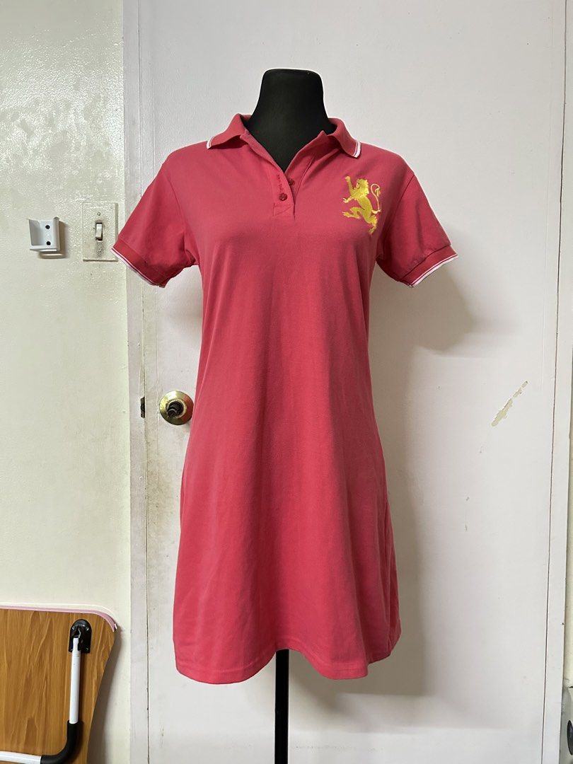 Giordano Polo Dress (Category: Dresses) located in Valenzuela. Submitted by princessjc (Listing ID 1427099292, Image 1). Description: Giordano polo dress in a coral color. Features a yellow lion logo on the chest. It has a collared neckline and short sleeves with white trim. The dress is made of 100% cotton. Perfect for casual wear. Fits - Small - Medium.