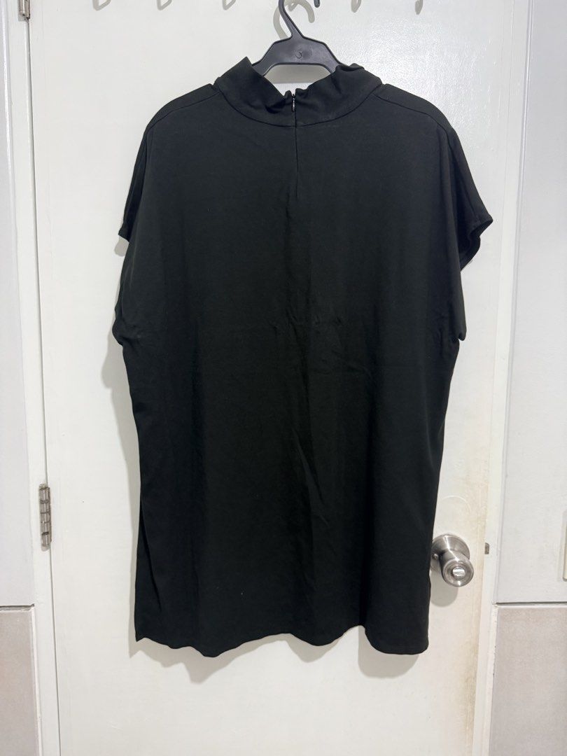 Harlan + Holden Black Top (Category: Blouses) located in Taguig. Submitted by gabitems (Listing ID 1426966763, Image 3). Description: Size runs larger.