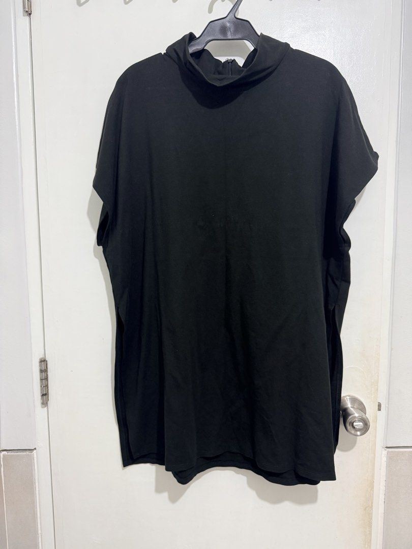 Harlan + Holden Black Top (Category: Blouses) located in Taguig. Submitted by gabitems (Listing ID 1426966763, Image 1). Description: Size runs larger.