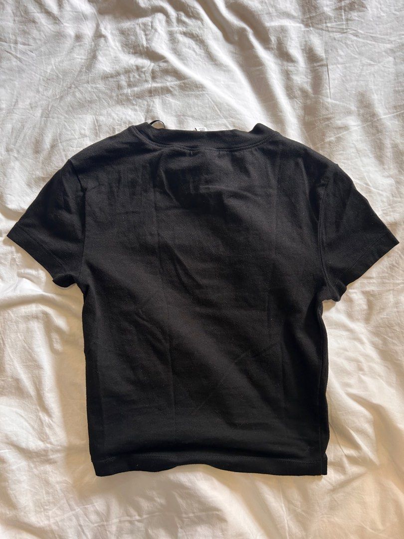 H&M Divided Black Cropped Shirt (Category: Shirts) located in Quezon City. Submitted by reclosets (Listing ID 1426990378, Image 2). Description: - Size: XS - When Worn pic included.