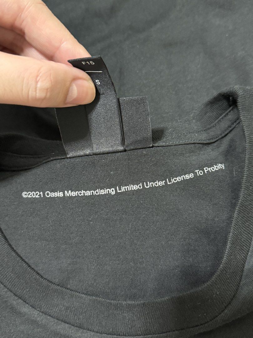 H&M Oasis T-shirt - Black (Category: Tshirts & Polo Shirts ) located in Manila. Submitted by charmaaa (Listing ID 1427011272, Image 2). Description: .