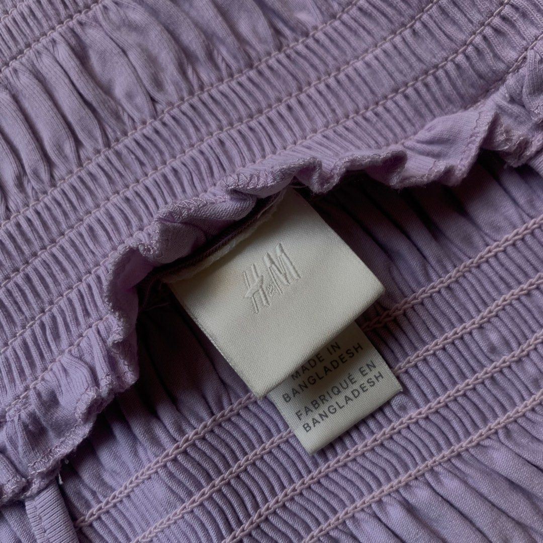 H&M Smocked Tank Top Lilac (Category: Sleeveless) located in Paranaque City. Submitted by dalgicheetos (Listing ID 1427001556, Image 3). Description: fits XS-M worn once rfs: impulsive buying.