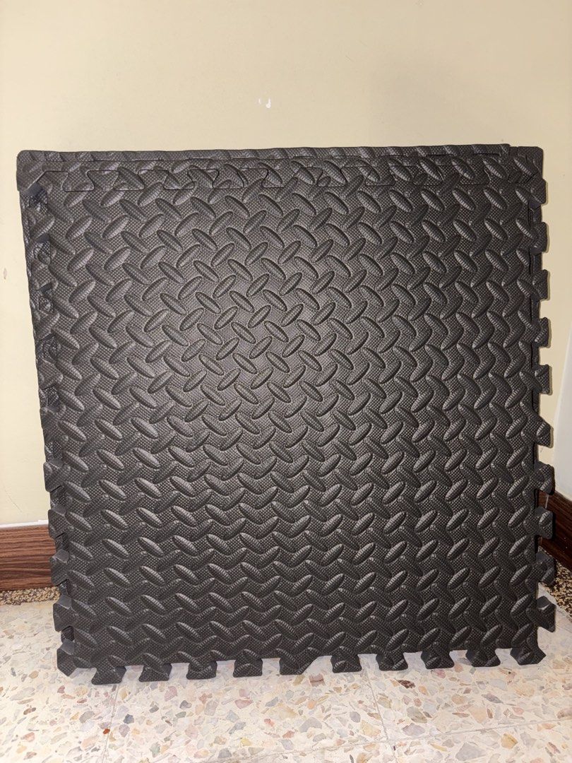 Interlocking Exercise Mat (Category: Exercise Mats) located in Kuala Lumpur. Submitted by cheong121 (Listing ID 1427052931, Image 1). Description: 4 x Interlocking exercise mat 60cm x 60cm Thickness 12mm - Perfect for home workouts - Cushioned surface - Dark grey color - Textured surface for grip - Easy to assemble and disassemble Very light scratches, still usable COD/meet up Cheras area.