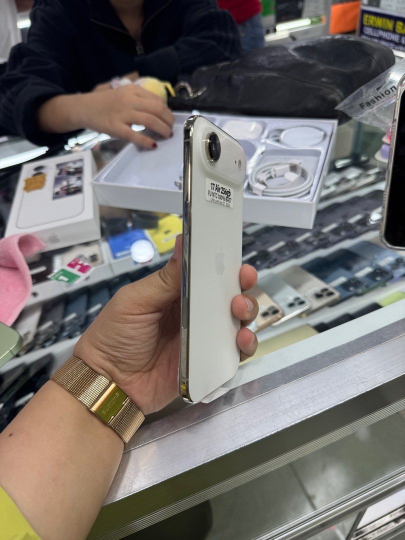 Iphone 17air 256gb FU NTC No issue All working Complete (Category: iPhone 17 Series) located in San Juan City. Submitted by javedsgadgetshop (Listing ID 1427143799, Image 2). Description: INSTALLMENT OPTIONS : SPAY LATER / GGIVES / CREDIT CARD! WE BUY AND SELL SO PWEDE MAGBINTA OR SWAP ! Quick Specs : 💵 Iphone 17air •256gb •NTC Variant •100% batt health •Factory Unlock •99% Smoothness •No hidden issue | No Repaired •100% Authentic | Not Refurbis