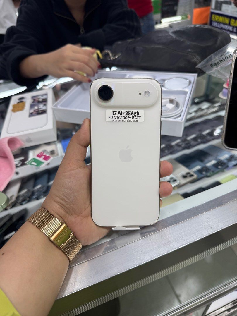 Iphone 17air 256gb FU NTC No issue All working Complete (Category: iPhone 17 Series) located in San Juan City. Submitted by javedsgadgetshop (Listing ID 1427143799, Image 1). Description: INSTALLMENT OPTIONS : SPAY LATER / GGIVES / CREDIT CARD! WE BUY AND SELL SO PWEDE MAGBINTA OR SWAP ! Quick Specs : 💵 Iphone 17air •256gb •NTC Variant •100% batt health •Factory Unlock •99% Smoothness •No hidden issue | No Repaired •100% Authentic | Not Refurbis