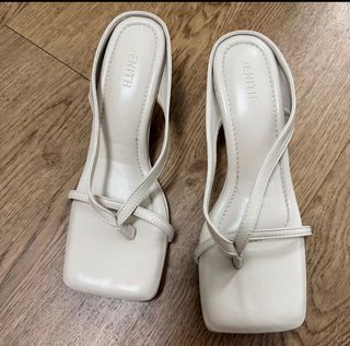 (Category: ) located in . Submitted by gucloset (Listing ID 1427047358, Image 1). Description: .