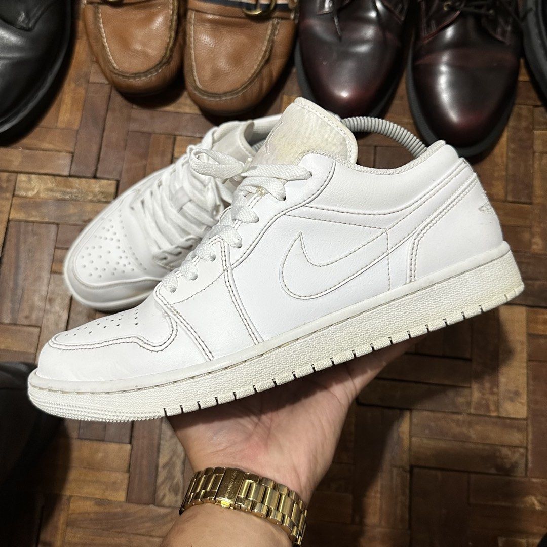 Jordan 1 Low Triple White Sz10 (Category: Sneakers) located in Quezon City. Submitted by ambroseeeeee (Listing ID 1426963998, Image 2). Description: Size: 10US 9UK 43EU Condition: Pristine Condition.