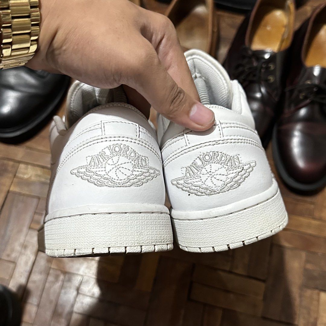 Jordan 1 Low Triple White Sz10 (Category: Sneakers) located in Quezon City. Submitted by ambroseeeeee (Listing ID 1426963998, Image 3). Description: Size: 10US 9UK 43EU Condition: Pristine Condition.