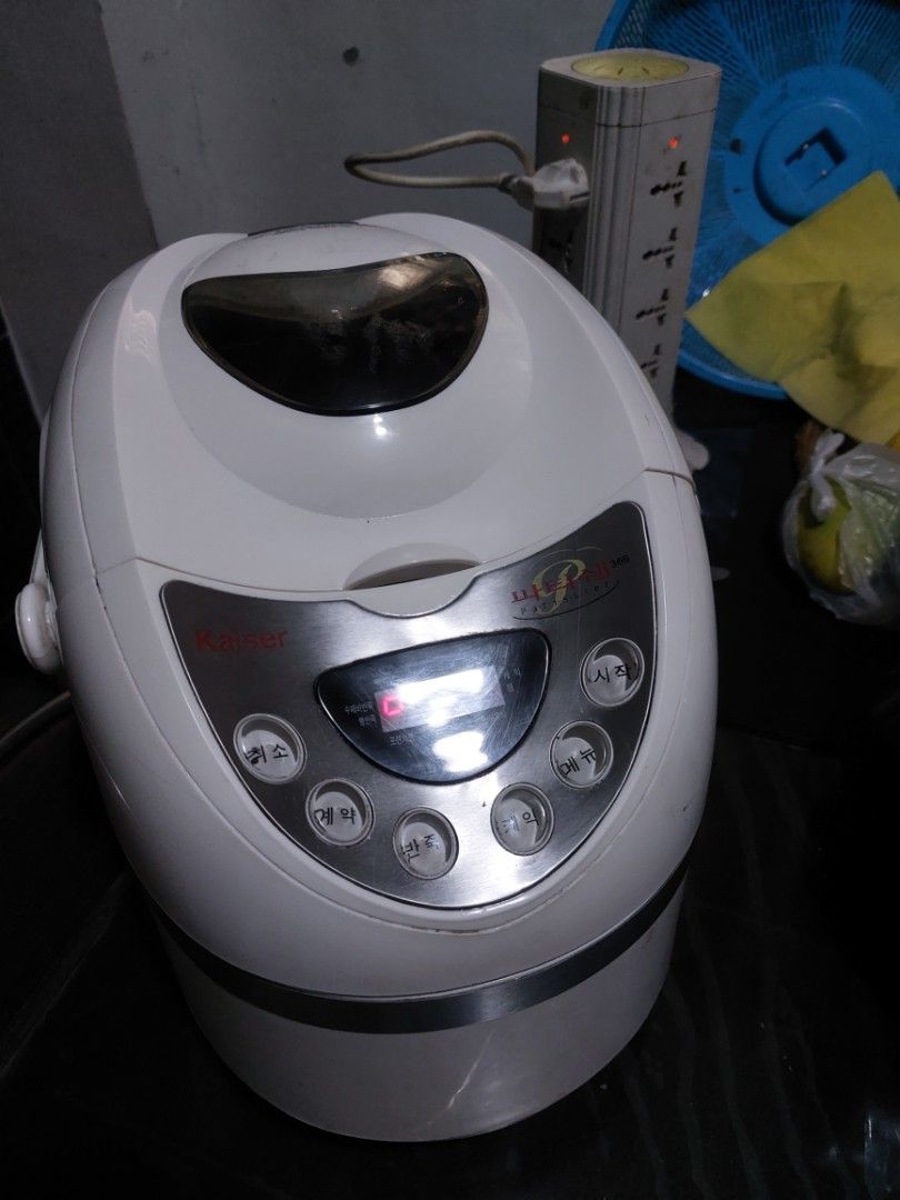 Kaiser Breadmaker machine (Category: Breadmakers) located in Caloocan City. Submitted by japansurpluscaloocansouth (Listing ID 1427151366, Image 1). Description: Kaiser Bread maker machine 220v tested ok good condition made in Korea for your own home made bread no need for oven it does everything, mixing, kneading, cooking etc 1500 only 09761496242 caloocan city.