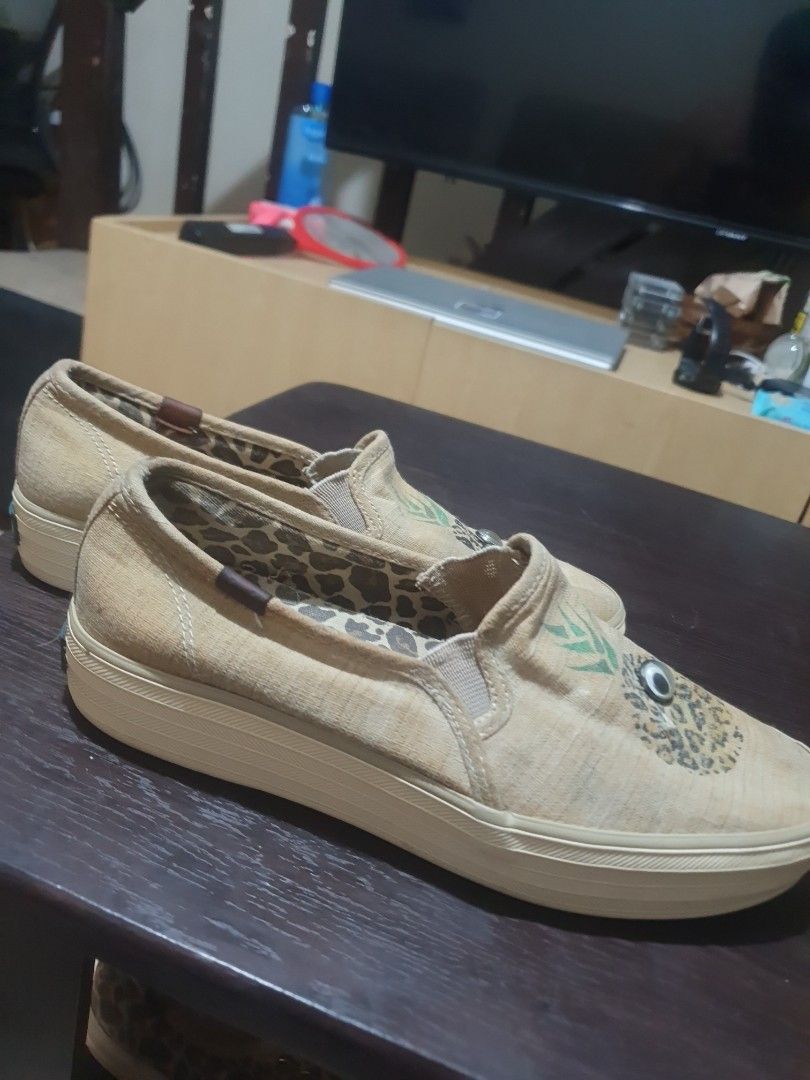 Keds Slip-on Shoes with Pineapple Design (Category: Sneakers) located in Pasig City. Submitted by jjomss (Listing ID 1427138308, Image 3). Description: original keds shoes goods for daily use loc near pasig palengle.