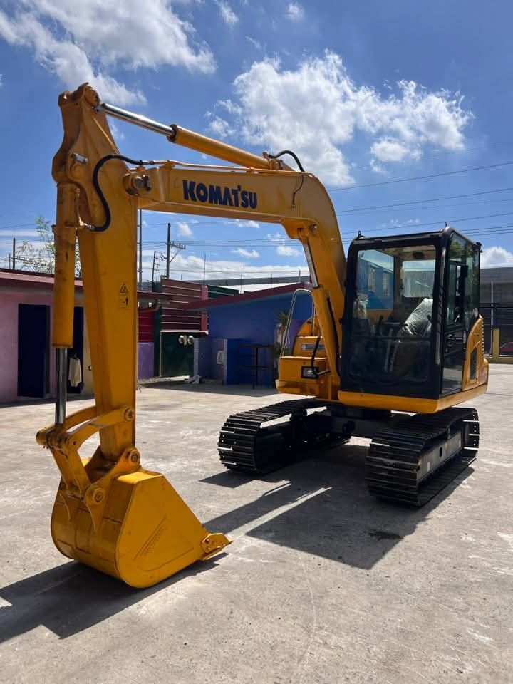 Komatsu PC70 Excavator (Category: Industrial Equipment) located in Manila. Submitted by joemelynas44875 (Listing ID 1426962278, Image 2). Description: komatsu pc70-8 1/4 size 1,000+hrs 📞 09267665558.