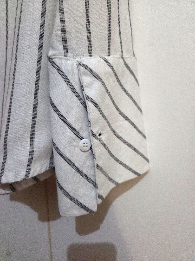 La Vie Striped Long Sleeve Blouse (Category: Blouses) located in Makati City. Submitted by shoppreloved_ (Listing ID 1427050912, Image 3). Description: White and gray striped blouse from La Vie. Features long sleeves with buttoned cuffs. The blouse has a collared neckline and a button-down front. Size XS/4. The blouse has a classic, versatile design suitable for the office and various occasions..