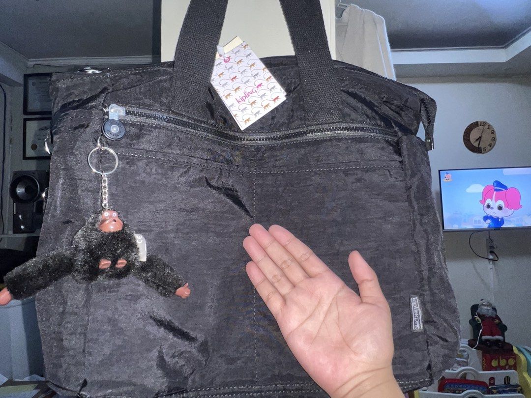 Laptop bag -Kipling (Category: Laptop Bags & Sleeves) located in Mandaluyong City. Submitted by rk_mayca (Listing ID 1427067561, Image 2). Description: Brand new and never used! Still with original hangtag 🏷️ Bought it but ended up working from home, so it was never used. Sayang lang if nakatago! ✔️ Authentic Kipling ✔️ Lightweight yet durable ✔️ Spacious — fits laptop and daily essentials ✔️ Stylish and perfect for work, school, or travel.