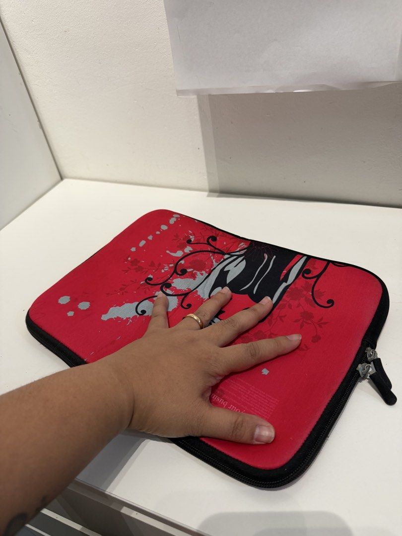 Laptop notebook bag (Category: Laptops & Notebooks) located in Santa Rosa. Submitted by vsshoppe (Listing ID 1427152957, Image 3). Description: As is where is. WYSIWYG. Pls check photos for flaws 1. ) Make offer 2. ) Payment thru Gcash/Maya/BPI (Item + Shipping fee) I can provide QR code 3.) Location: Santa Rosa, Laguna Meet up around Santa Rosa/Binan/Cabuyao Shipping in any location thru J&T or LBC, Lalamove if nearby or however/whichever custom