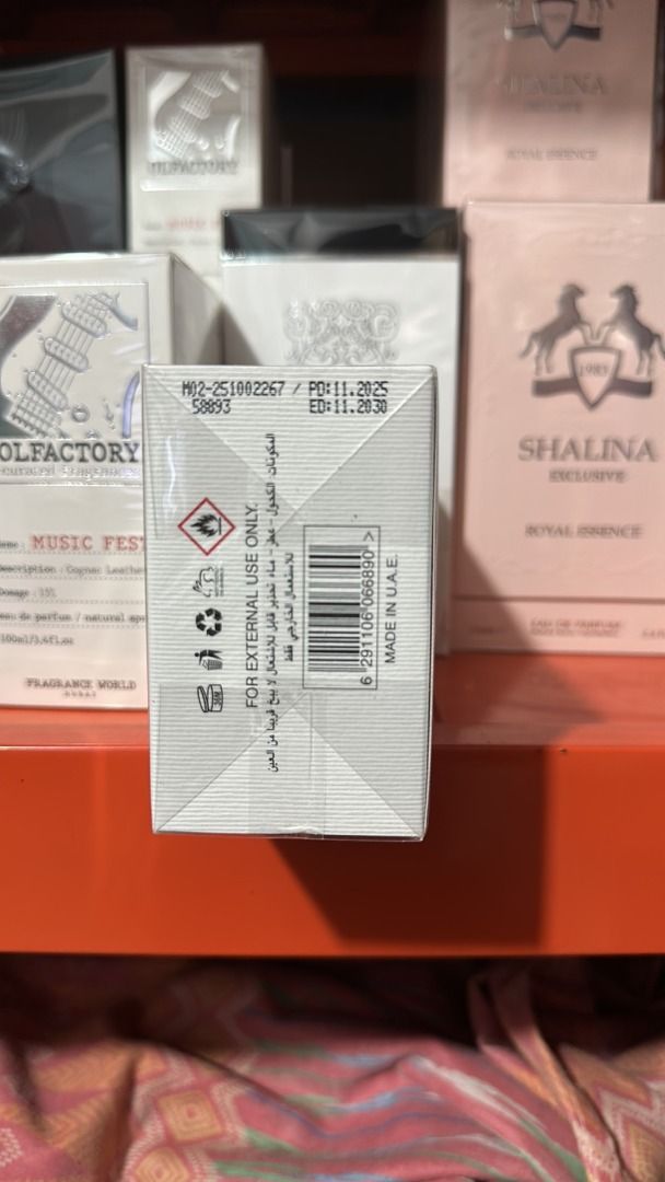 Lattafa Ana Abyedh Eau de Parfum 60ml (Category: Fragrance & Deodorants) located in Taguig. Submitted by minimaliscent (Listing ID 1426980444, Image 3). Description: Lattafa Ana Abyedh Eau de Parfum. This fragrance comes in a 60ml bottle. The box indicates it is for external use only. The ingredients include alcohol denat, parfum, water, benzyl salicylate, hexyl cinnamal, alpha-isomethyl ionone, linalool, coumarin, citronellol, and citral. Made i
