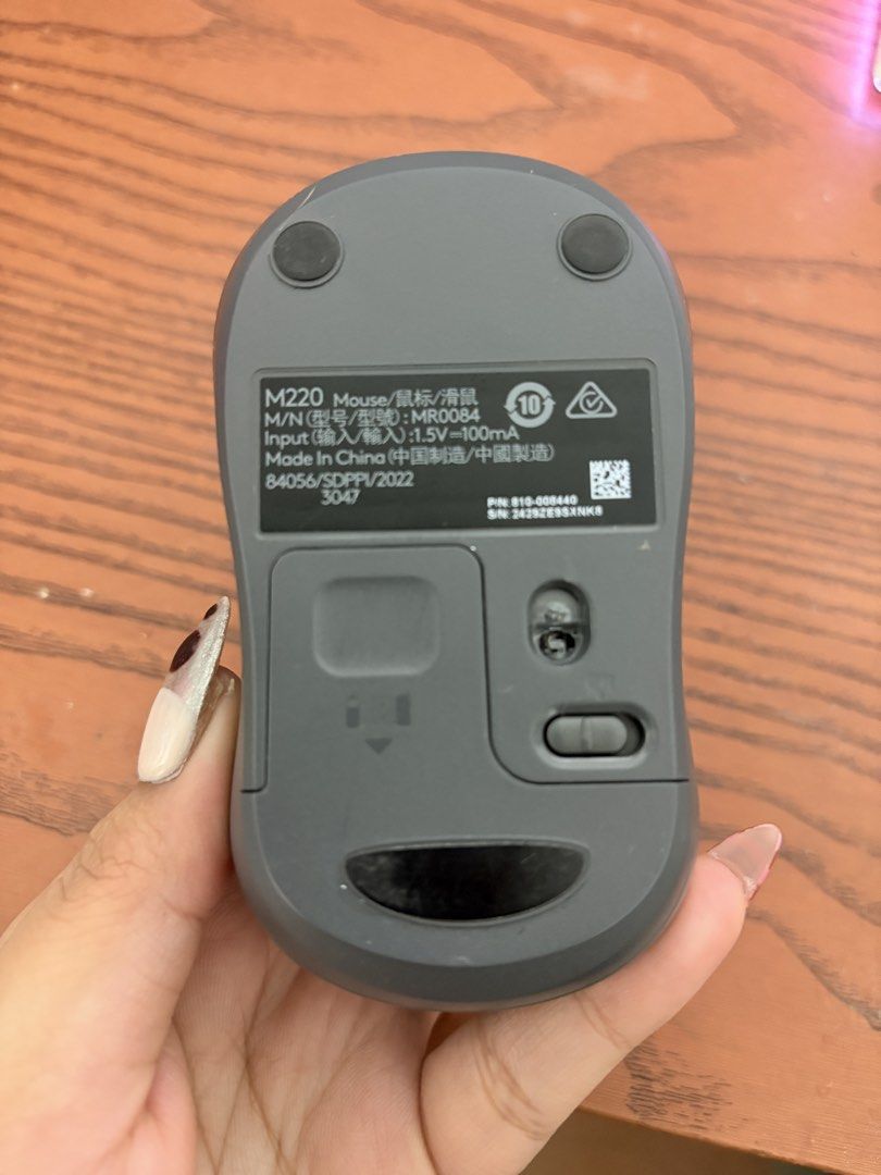 Logitech M220 Silent Wireless Mouse (Category: Mouse & Mousepads) located in Manila. Submitted by ns_studi0333 (Listing ID 1426973338, Image 2). Description: - Authentic - Bought for 700 - rfs: decluttering - Works properly no issues - lp is 500 .