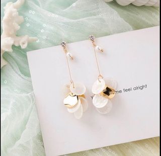 (Category: ) located in . Submitted by buysellcloset (Listing ID 1427092121, Image 1). Description: .