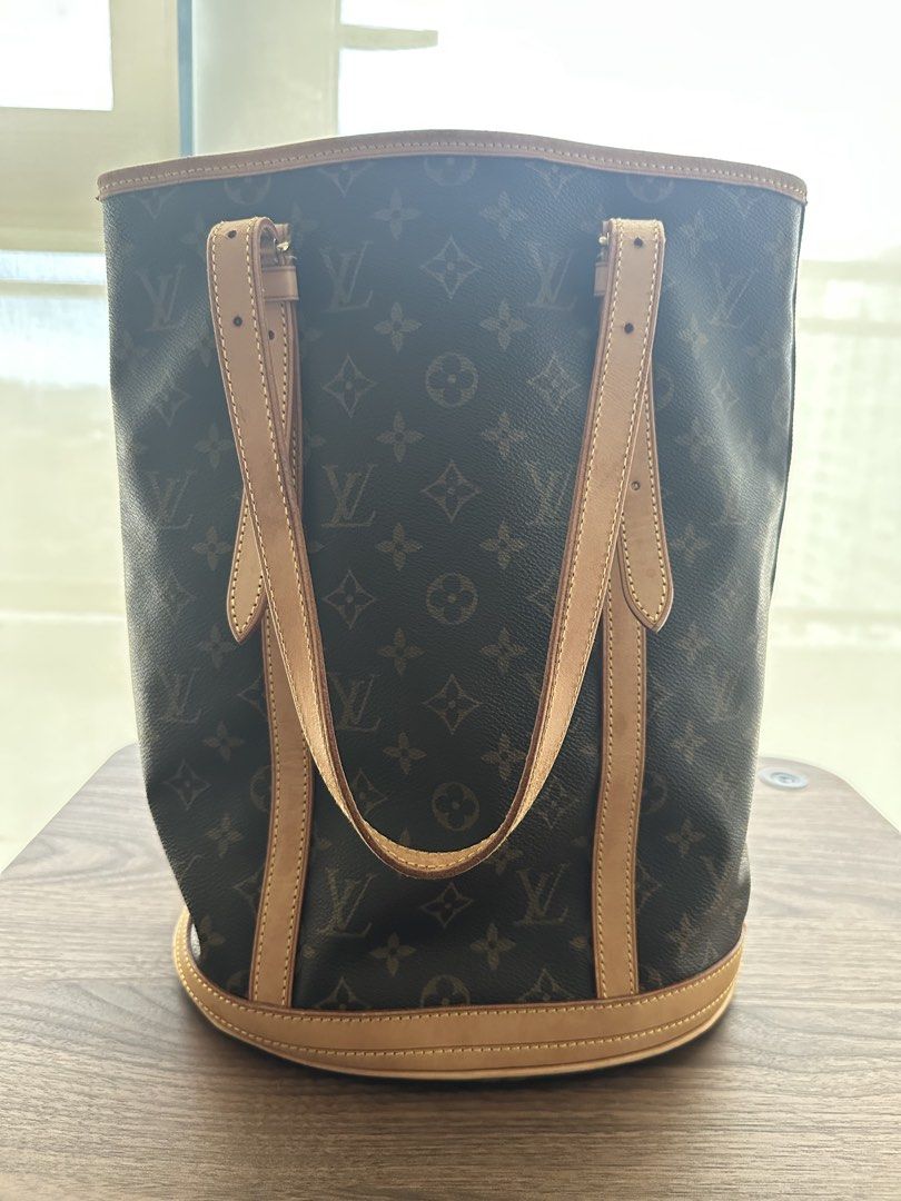 Louis Vitton Monogram Bucket GM Tote Bag (Category: Luxury Bags & Wallets) located in Mandaluyong City. Submitted by kacbriz (Listing ID 1426960712, Image 1). Description: .