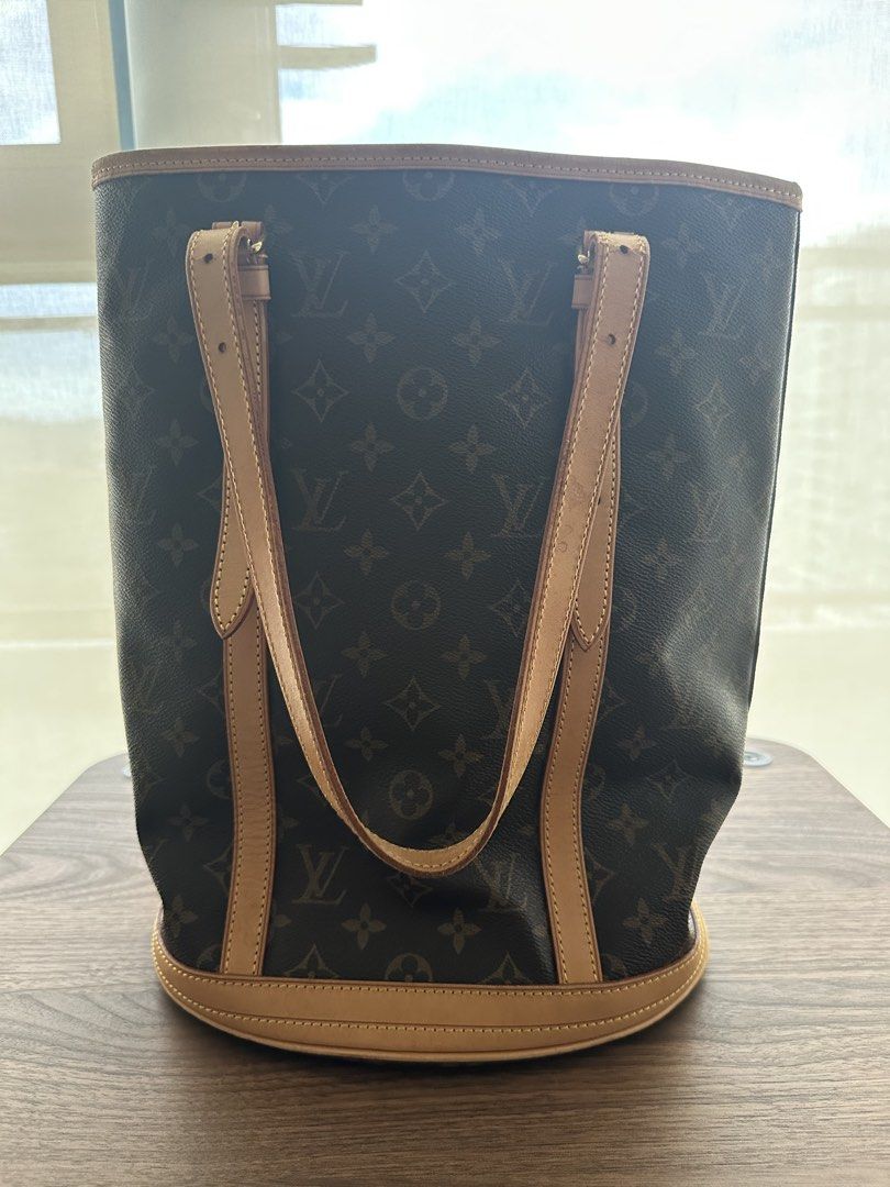 Louis Vitton Monogram Bucket GM Tote Bag (Category: Luxury Bags & Wallets) located in Mandaluyong City. Submitted by kacbriz (Listing ID 1426960712, Image 2). Description: .