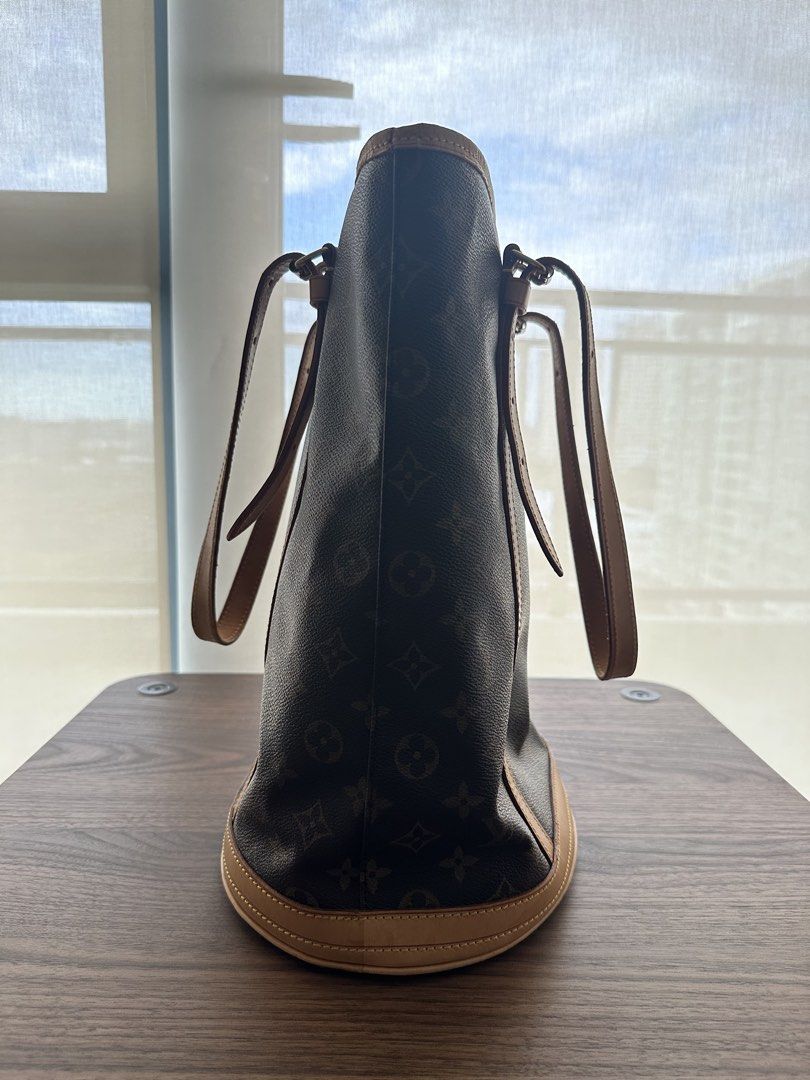 Louis Vitton Monogram Bucket GM Tote Bag (Category: Luxury Bags & Wallets) located in Mandaluyong City. Submitted by kacbriz (Listing ID 1426960712, Image 3). Description: .