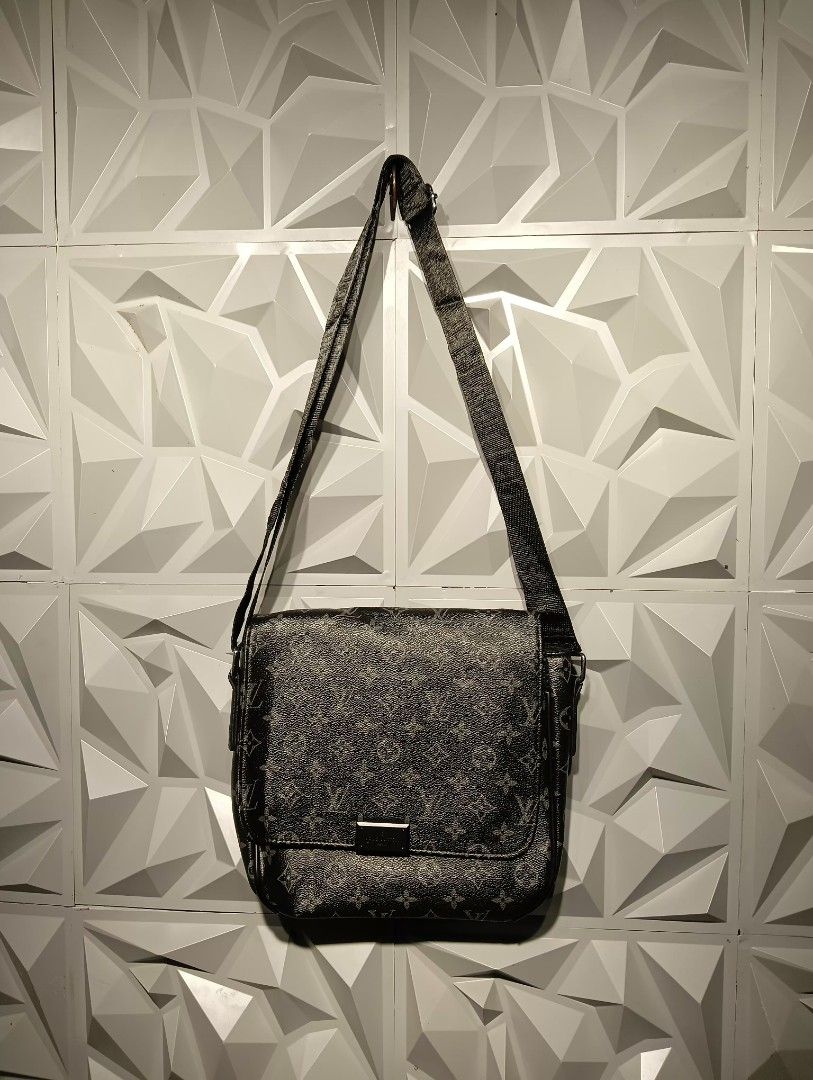 Louis Vuitton Messenger Bag (Category: Luxury Bags & Wallets) located in Baguio. Submitted by dnjthriftshop (Listing ID 1427031244, Image 1). Description: Authentic Louis Vuitton messenger bag. Features the iconic LV monogram pattern. Includes an adjustable shoulder strap with the Louis Vuitton logo. The bag has a flap closure with a metal plate. Made in France..