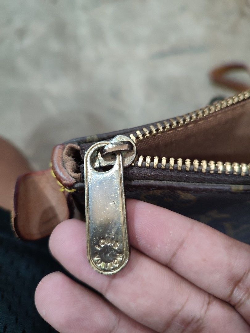 Louis Vuitton Monogram Tote Bag (Category: Luxury Bags & Wallets) located in Puerto Princesa. Submitted by thriftedsoulsy2k (Listing ID 1427061874, Image 3). Description: Louis Vuitton Totally MM Monogram Shoulder Purse Handbag -sign of wear .