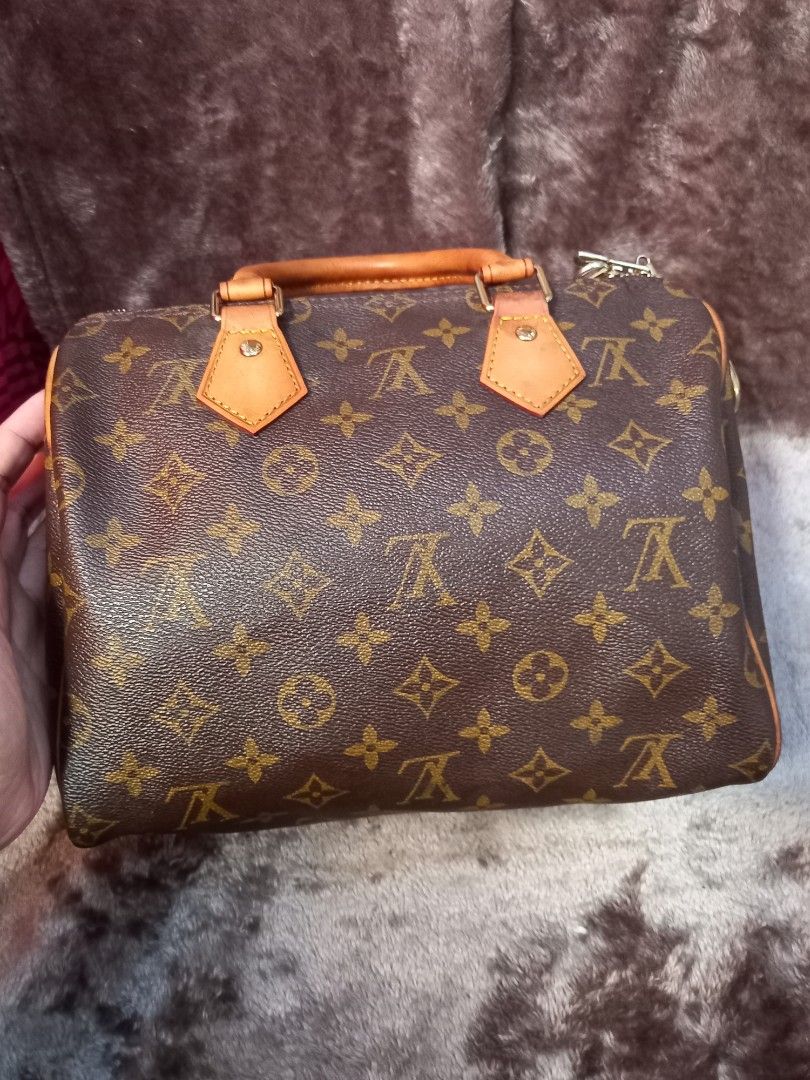 Louis Vuitton Speedy 25 Handbag (Category: Luxury Bags & Wallets) located in Tuguegarao City. Submitted by zenphoenix-7ad615 (Listing ID 1427019152, Image 2). Description: Louis Vuitton Speedy 25 handbag. Features the iconic Monogram canvas, leather handles, and trim. Includes a top zipper closure and a spacious interior. Made in France. Serial number SD2737. Includes the original lock and no Key not guaranteed please see pictures.