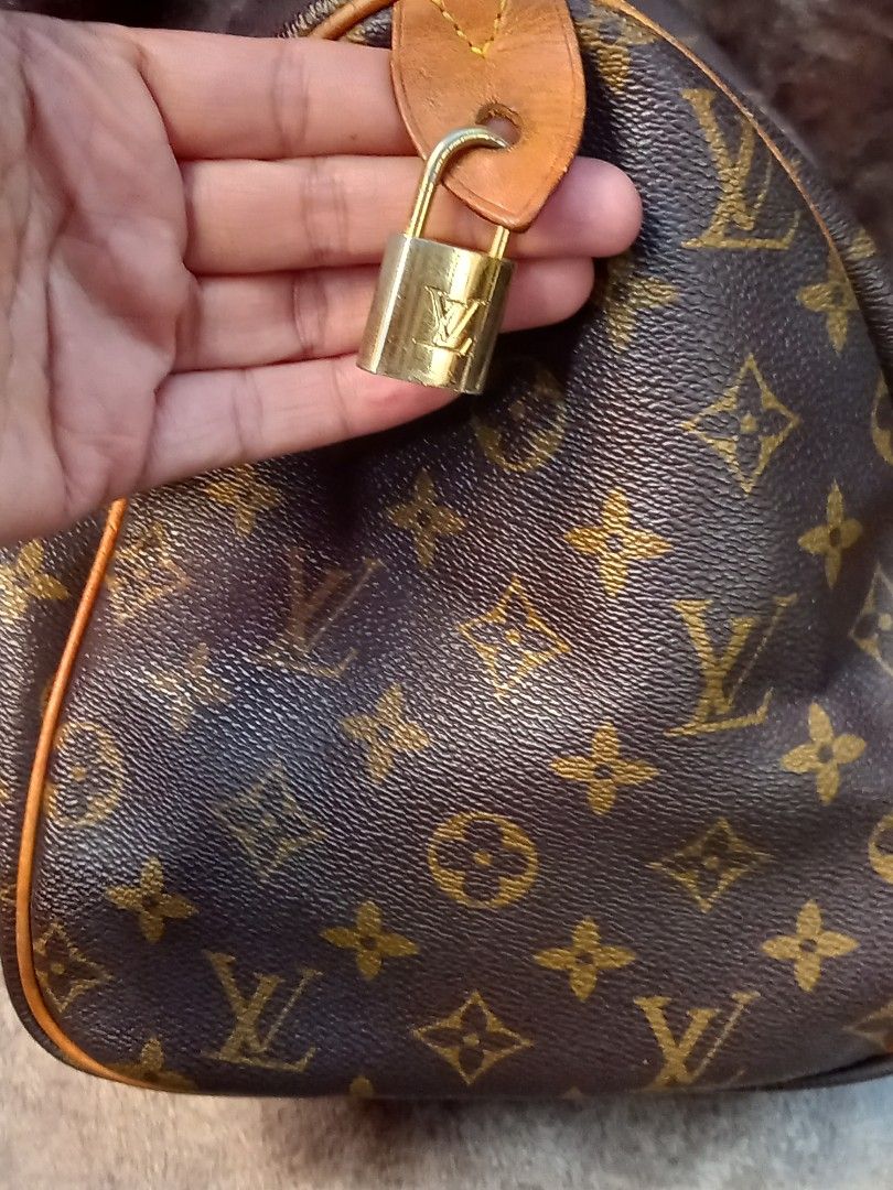 Louis Vuitton Speedy 30 Handbag (Category: Luxury Bags & Wallets) located in Tuguegarao City. Submitted by zenphoenix-7ad615 (Listing ID 1426999158, Image 2). Description: Louis Vuitton Speedy 30 handbag. Features the iconic Monogram canvas. Includes a padlock with the Louis Vuitton logo. The bag has leather handles and trim. The zipper pull is also branded with the Louis Vuitton logo. Made in France. flaw may small crack please see pic 4.