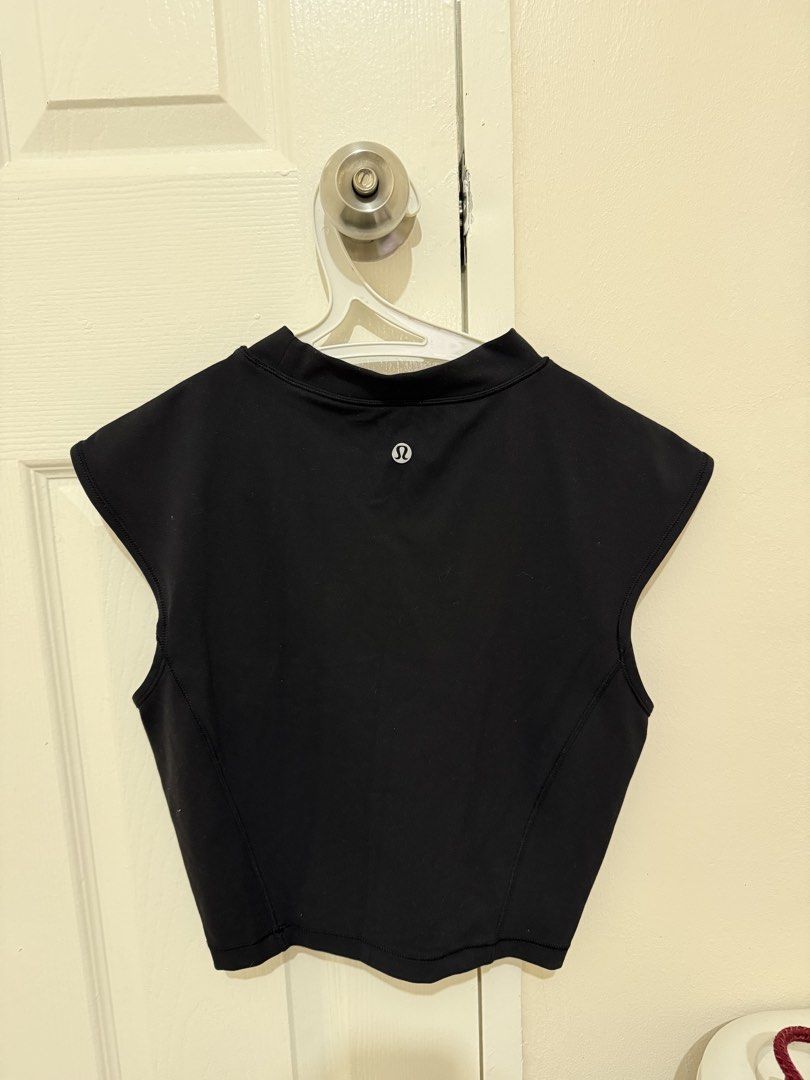 Lululemon Cropped Top (Category: Activewear) located in Valenzuela. Submitted by solanaph (Listing ID 1427135301, Image 1). Description: Cut tag but length is just like dot size 4 crop tops. Same fabric as define .